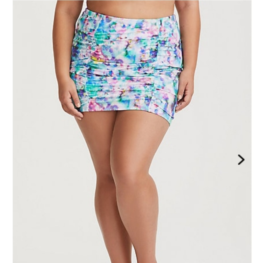 BNWT Torrid watercolor swim skirt bottoms, size 1